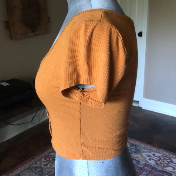 Cute mustard crop top - Picture 3 of 4